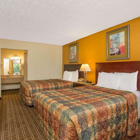Days Inn By Wyndham Chester Kültér fotó