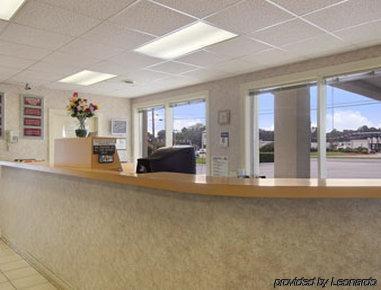 Days Inn By Wyndham Chester Beltér fotó