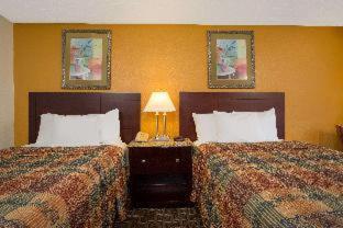 Days Inn By Wyndham Chester Szoba fotó