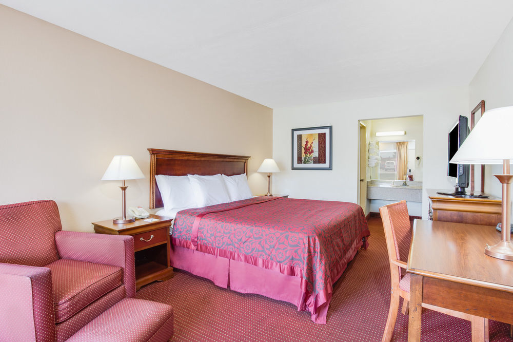 Days Inn By Wyndham Chester Kültér fotó