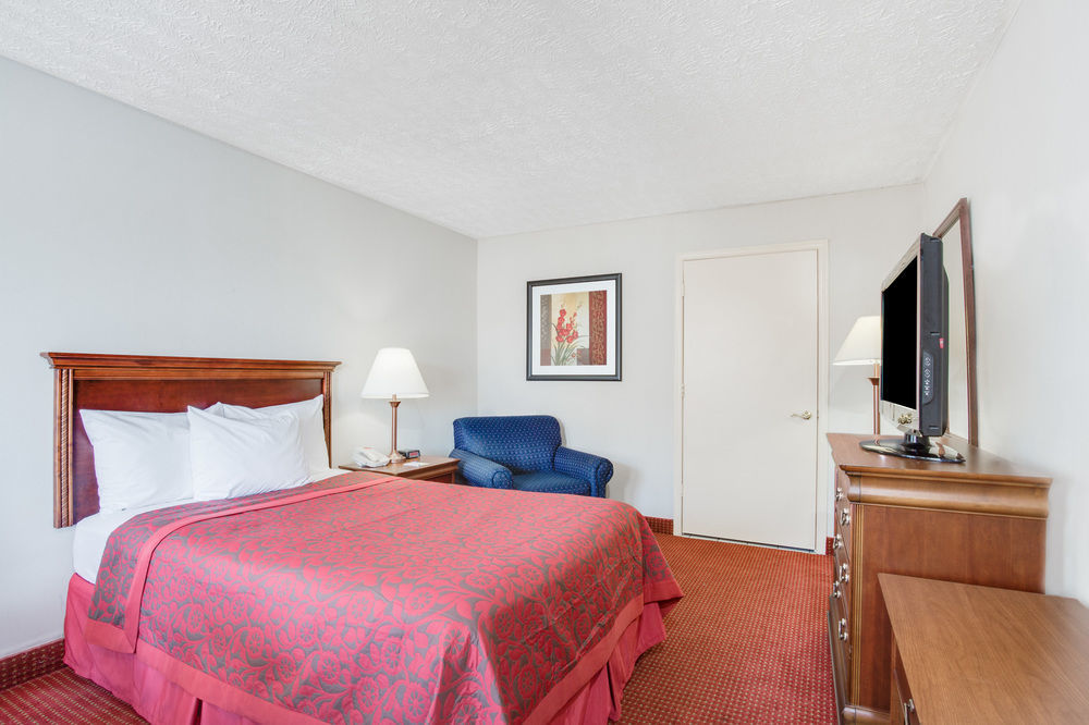 Days Inn By Wyndham Chester Kültér fotó
