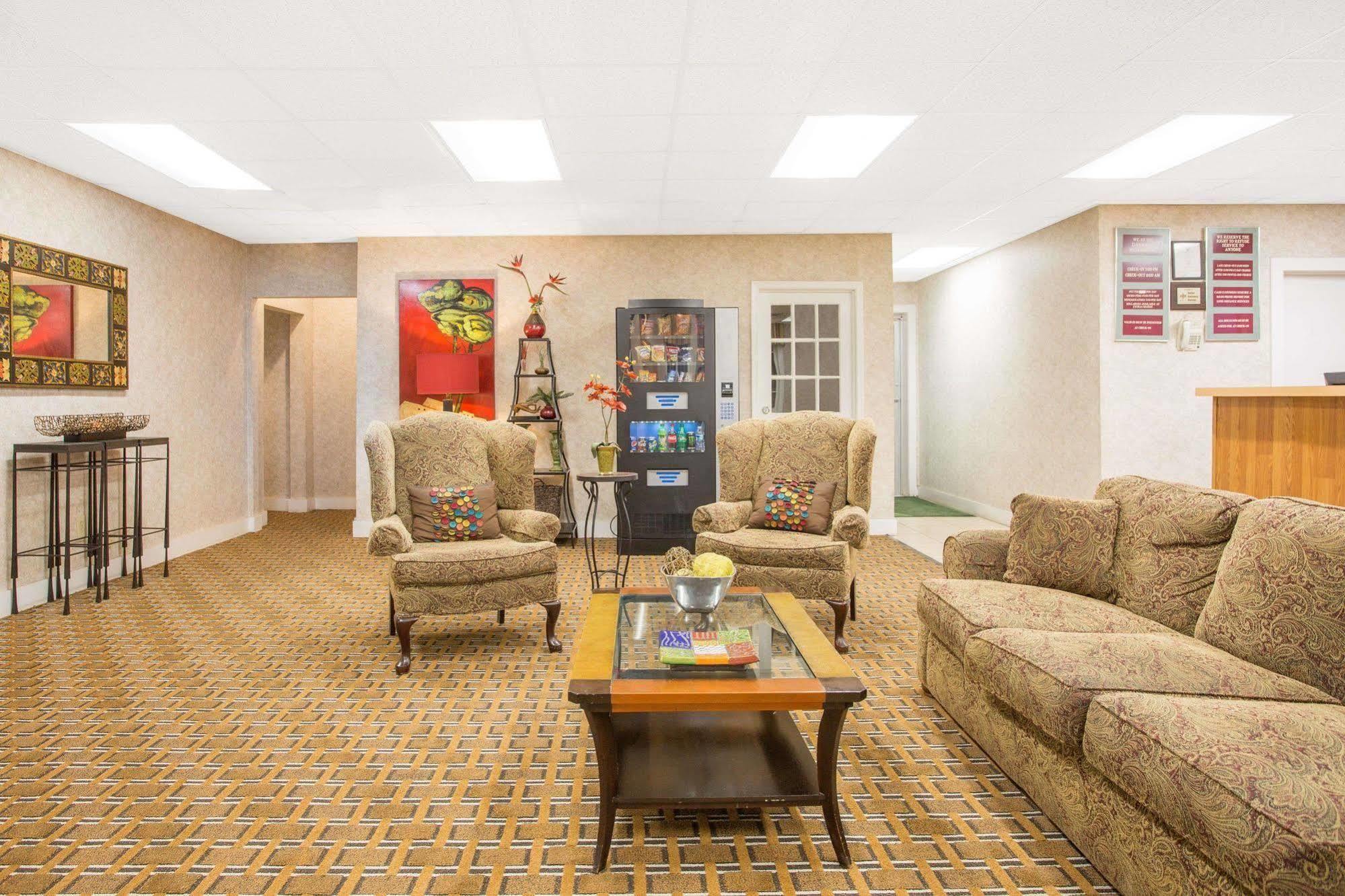 Days Inn By Wyndham Chester Kültér fotó