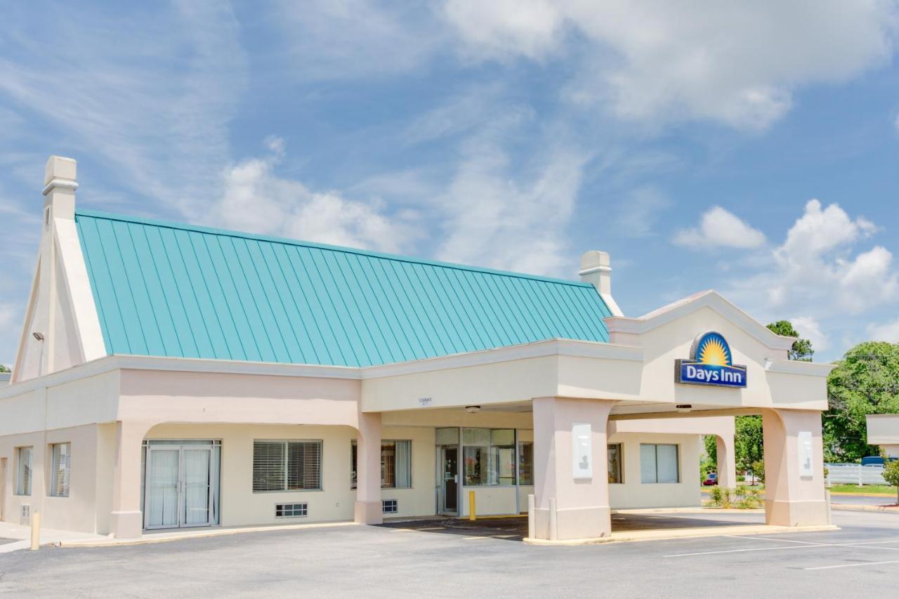 Days Inn By Wyndham Chester Kültér fotó